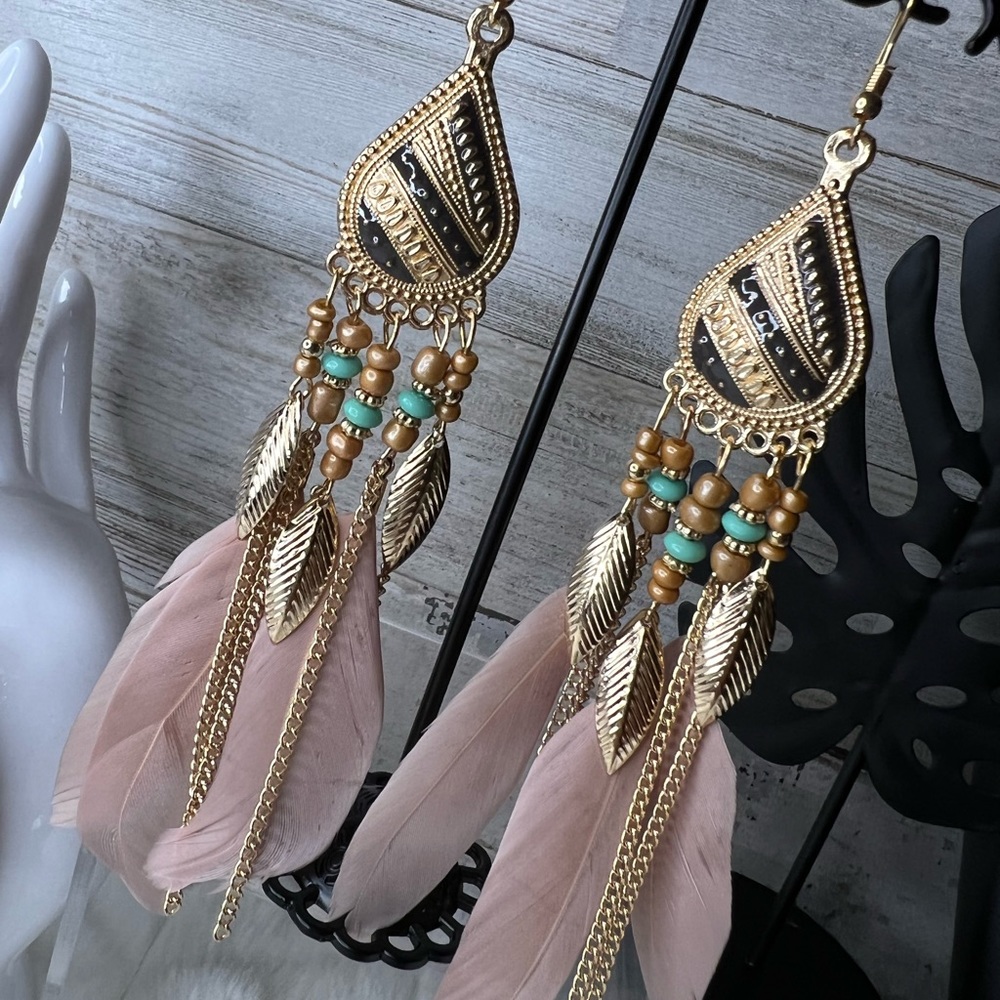 NWT soft pink boho feather earrings. - Picture 5 of 5